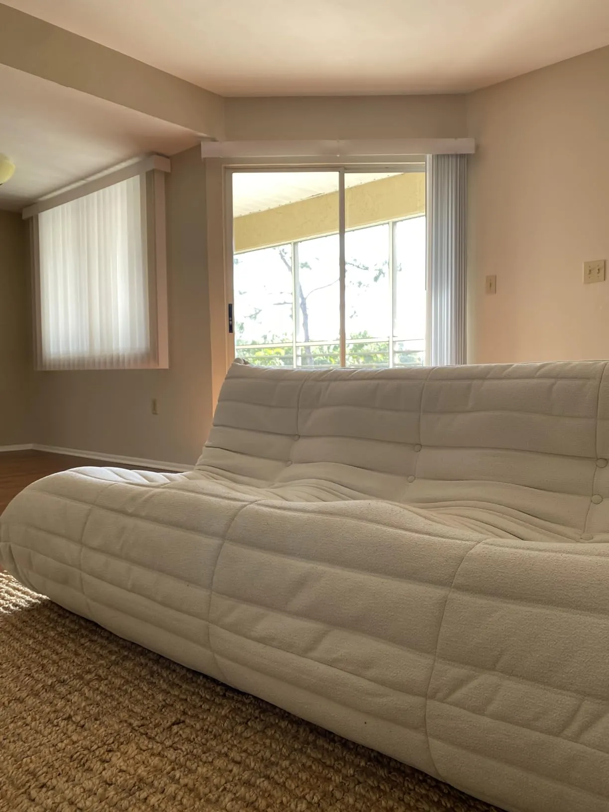 Caterpillar Sofa Comment
