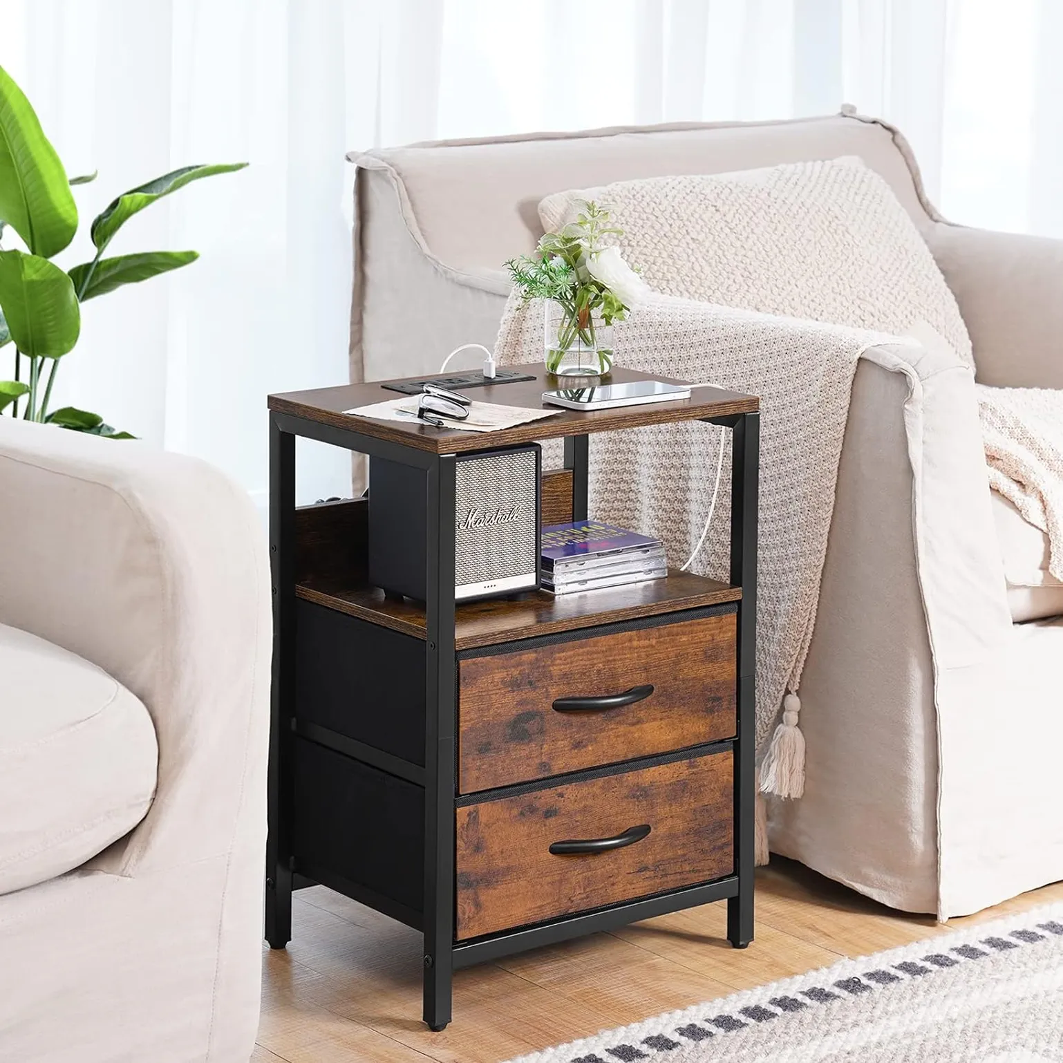 Table With Charging Station 2 1750242417